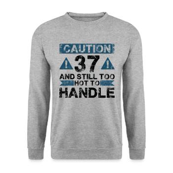 37 Too Hot to Act - 37e anniversaire - Sweat-shirt Unisexe - gris chiné - Devant - Alina (178cm) & Michal (187cm)