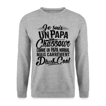 T-shirt Chasse - Papa Chasseur Plus Cool - Sweat-shirt Unisexe - gris chiné - Devant - Alina (178cm) & Michal (187cm)