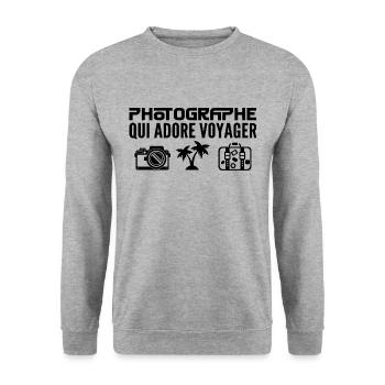 Travelers & Photographers: Passion & Discovery - Unisex Sweatshirt - salt & pepper - Front - Alina (178cm) & Michal (187cm)