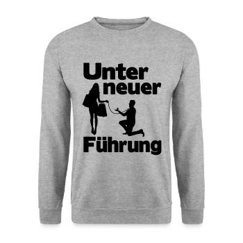 Junggesellenabschied Lustig Unter neuer Führung - Unisex Pullover - Weißgrau meliert - Vorne - Alina (178cm) & Michal (187cm)