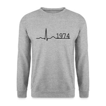 Heartbeat Minimal Birthday Vintage 1974 Line - Unisex Sweatshirt - salt & pepper - Front - Alina (178cm) & Michal (187cm)