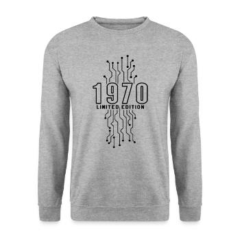Birthday 1970 Gaming Limited Edition Gamer - Unisex Sweatshirt - salt & pepper - Front - Alina (178cm) & Michal (187cm)
