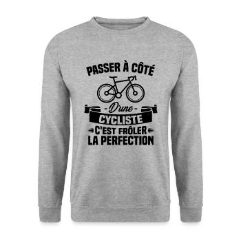 Passer à coté d un cycliste, frôler la perfection - Sweat-shirt Unisexe - gris chiné - Devant - Alina (178cm) & Michal (187cm)