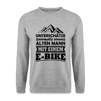 Unterschätze niemals einen alten Mann mit E-Bike - Unisex Pullover - Weißgrau meliert - Vorne - Alina (178cm) & Michal (187cm)