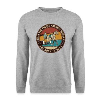 Trotting cheval vintage 2011 chevaux d’anniversaire - Sweat-shirt Unisexe - gris chiné - Devant - Alina (178cm) & Michal (187cm)