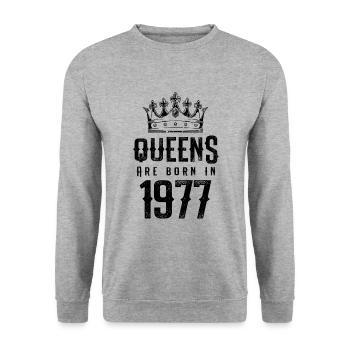 born in 1977 - Unisex Pullover - Weißgrau meliert - Vorne - Alina (178cm) & Michal (187cm)