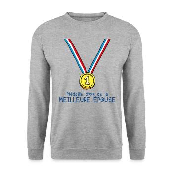 T-shirt Médaille d'or de la meilleure épouse - Sweat-shirt Unisexe - gris chiné - Devant - Alina (178cm) & Michal (187cm)