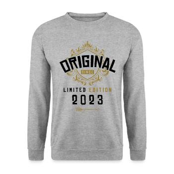2023 limited edition Geburtstag - Unisex Pullover - Weißgrau meliert - Vorne - Alina (178cm) & Michal (187cm)