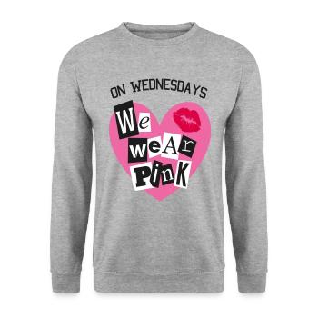 On Wednesdays We Wear Pink Burn Book Font - Sweat-shirt Unisexe - gris chiné - Devant - Alina (178cm) & Michal (187cm)