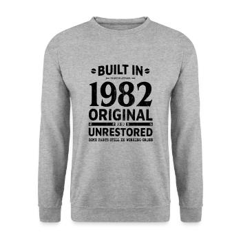 BUILT IN 1982 LUSTIGES 40. GEBURTSTAG GESCHENKIDEE - Unisex Pullover - Weißgrau meliert - Vorne - Alina (178cm) & Michal (187cm)