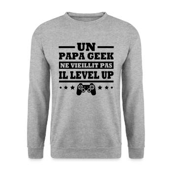 Un papa geek ne vieillit pas il level up - Sweat-shirt Unisexe - gris chiné - Devant - Alina (178cm) & Michal (187cm)