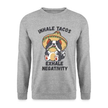Tacos einatmen, Negativität ausatmen - Unisex Pullover - Weißgrau meliert - Vorne - Alina (178cm) & Michal (187cm)