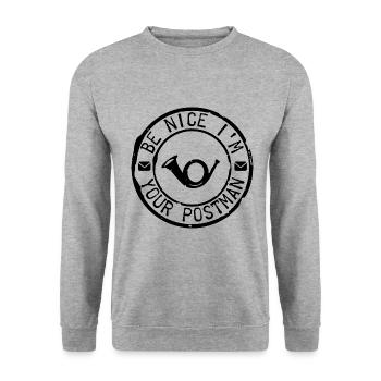 Be Nice I'm Your Postman Postbote Post Zusteller - Unisex Pullover - Weißgrau meliert - Vorne - Alina (178cm) & Michal (187cm)