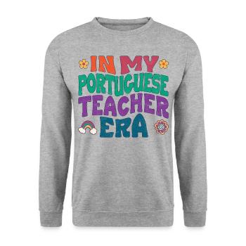 in my portuguese teacher era - Unisex Pullover - Weißgrau meliert - Vorne - Alina (178cm) & Michal (187cm)