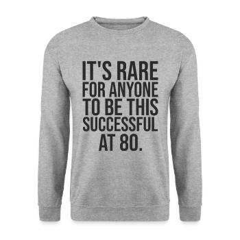 80 ans performant cadeau 80e anniversaire ans - Sweat-shirt Unisexe - gris chiné - Devant - Alina (178cm) & Michal (187cm)