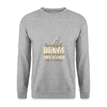 Näherin Schöne Dinge kommen zusammen - Unisex Pullover - Weißgrau meliert - Vorne - Alina (178cm) & Michal (187cm)