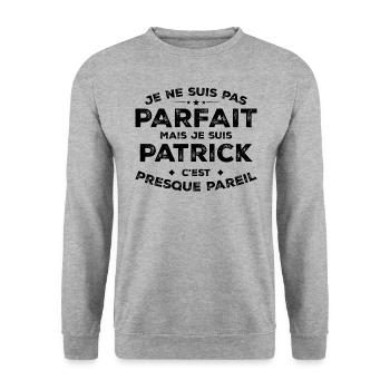 Patrick Ein Name, eine Haltung Humor Patrick - Unisex Pullover - Weißgrau meliert - Vorne - Alina (178cm) & Michal (187cm)