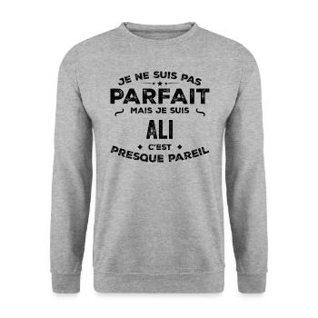 Ali – ein lustiger und stolzer Vorname, Legende - Unisex Pullover - Weißgrau meliert - Vorne - Alina (178cm) & Michal (187cm)