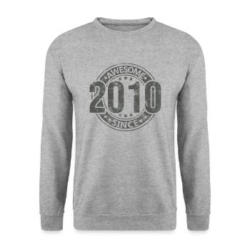 Awesome Since Jahrgang 2010 Retro Geburtstag - Unisex Pullover - Weißgrau meliert - Vorne - Alina (178cm) & Michal (187cm)