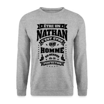 NOM - PRÉNOM - NATHAN - Sweat-shirt Unisexe - gris chiné - Devant - Alina (178cm) & Michal (187cm)