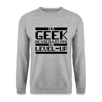 Un geek ne vieillit pas il level up - Sweat-shirt Unisexe - gris chiné - Devant - Alina (178cm) & Michal (187cm)