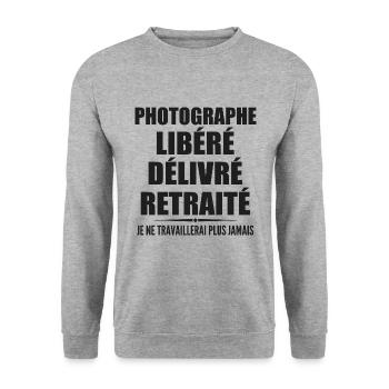 Photographe célèbre sa retraite avec humour cadeau - Sweat-shirt Unisexe - gris chiné - Devant - Alina (178cm) & Michal (187cm)