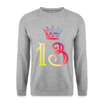 13 Zahl Krone - Unisex Pullover - Weißgrau meliert - Vorne - Alina (178cm) & Michal (187cm)