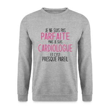 Humor und Stolz Design für Ärztinnen - Unisex Pullover - Weißgrau meliert - Vorne - Alina (178cm) & Michal (187cm)