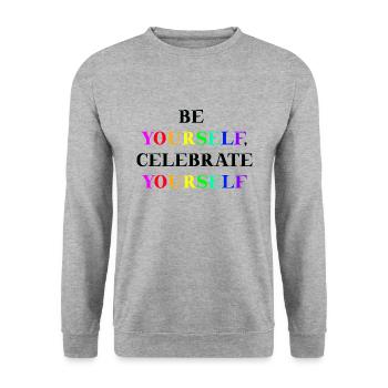 Queer Geschenkidee Be yourself, celebrate yourself - Unisex Pullover - Weißgrau meliert - Vorne - Alina (178cm) & Michal (187cm)