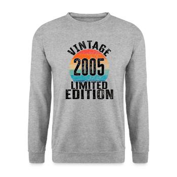 Year of birth 2005 Vintage Limited Edition Retro - Unisex Sweatshirt - salt & pepper - Front - Alina (178cm) & Michal (187cm)