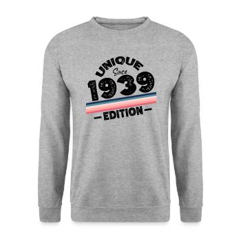 Unique depuis 1939 Edition Anniversaire Vintage 1939 - Sweat-shirt Unisexe - gris chiné - Devant - Alina (178cm) & Michal (187cm)