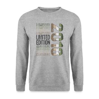 Limited Edition Since 2018 Birthday Vintage 2018 - Unisex Sweatshirt - salt & pepper - Front - Alina (178cm) & Michal (187cm)