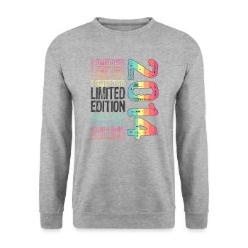 Limited Edition Since 2014 Birthday Vintage 2014 - Unisex Sweatshirt - salt & pepper - Front - Alina (178cm) & Michal (187cm)