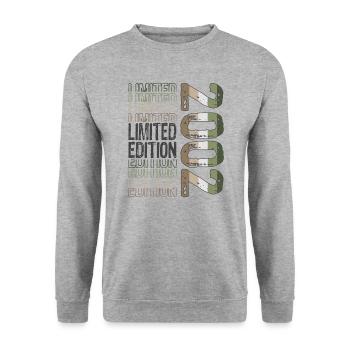 Limited Edition Since 2002 Birthday Vintage 2002 - Unisex Sweatshirt - salt & pepper - Front - Alina (178cm) & Michal (187cm)