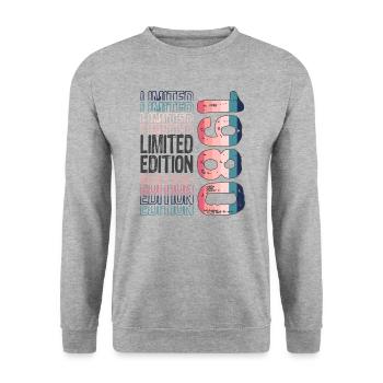 Edition limitée depuis 1980 Anniversaire Millésime 1980 - Sweat-shirt Unisexe - gris chiné - Devant - Alina (178cm) & Michal (187cm)
