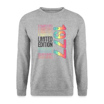 Limited Edition Since 1977 Birthday Vintage 1977 - Unisex Sweatshirt - salt & pepper - Front - Alina (178cm) & Michal (187cm)