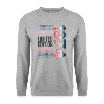Limited Edition seit 1974 Geburtstag Vintage 1974 - Unisex Pullover - Weißgrau meliert - Vorne - Alina (178cm) & Michal (187cm)