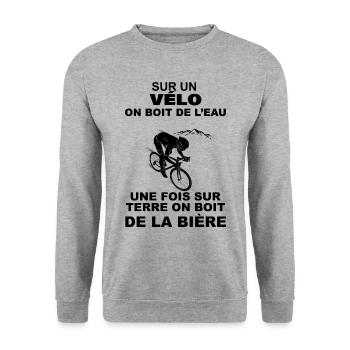 Cycliste passion eau et apéro cadeau vélo - Sweat-shirt Unisexe - gris chiné - Devant - Alina (178cm) & Michal (187cm)