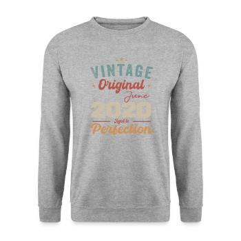 June 2020 Aged to Perfection June 2020 vintage - Unisex Pullover - Weißgrau meliert - Vorne - Alina (178cm) & Michal (187cm)