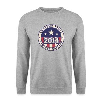 Awesome Since 2014 8. Geburtstag - Unisex Pullover - Weißgrau meliert - Vorne - Alina (178cm) & Michal (187cm)