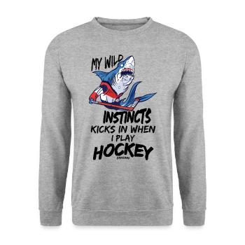 Hai spielt Eishockey - Unisex Pullover - Weißgrau meliert - Vorne - Alina (178cm) & Michal (187cm)