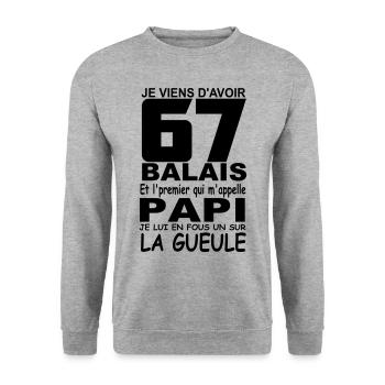 67 ans / anniversaire 67 ans / cadeau 67 ans - Sweat-shirt Unisexe - gris chiné - Devant - Alina (178cm) & Michal (187cm)