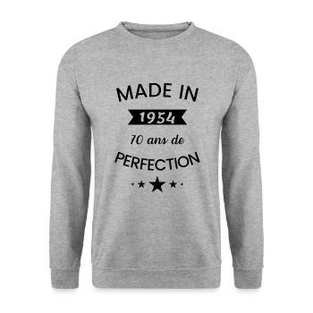 Made in 1954 humour anniversaire 70 ans perfection - Sweat-shirt Unisexe - gris chiné - Devant - Alina (178cm) & Michal (187cm)