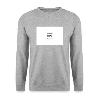 The Present is the most important thing - Unisex Pullover - Weißgrau meliert - Vorne - Alina (178cm) & Michal (187cm)