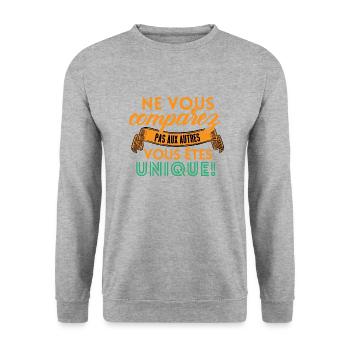 Ne vous comparez pas aux autres - Sweat-shirt Unisexe - gris chiné - Devant - Alina (178cm) & Michal (187cm)