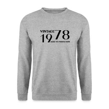 Jahrgang 1978 bis zur Perfektion gealtert - Unisex Pullover - Weißgrau meliert - Vorne - Alina (178cm) & Michal (187cm)