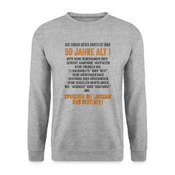 Träger dieses Shirts ist über 50 jahre alt - - Unisex Pullover - Weißgrau meliert - Vorne - Alina (178cm) & Michal (187cm)
