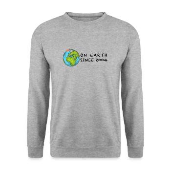 Sur Terre depuis 2004 - à l’occasion de son 18e anniversaire - Sweat-shirt Unisexe - gris chiné - Devant - Alina (178cm) & Michal (187cm)