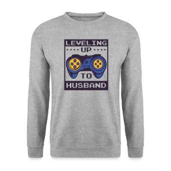 Gaming Gamer Ehemann Heirat Leveling Up To Husband - Unisex Pullover - Weißgrau meliert - Vorne - Alina (178cm) & Michal (187cm)