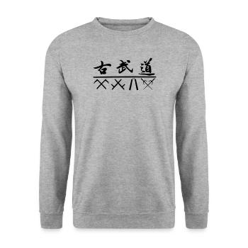 Kobudo schwarzer Kanji-Vektor mit Kobudo-Waffen - Unisex Pullover - Weißgrau meliert - Vorne - Alina (178cm) & Michal (187cm)